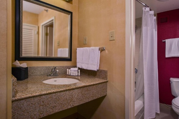 Courtyard by Marriott Richmond West image 11