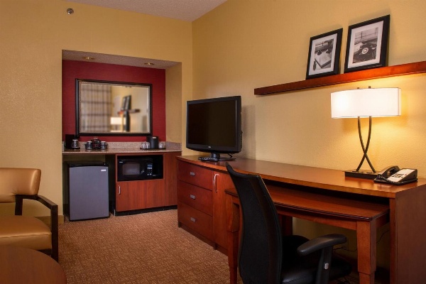 Courtyard by Marriott Richmond West image 6