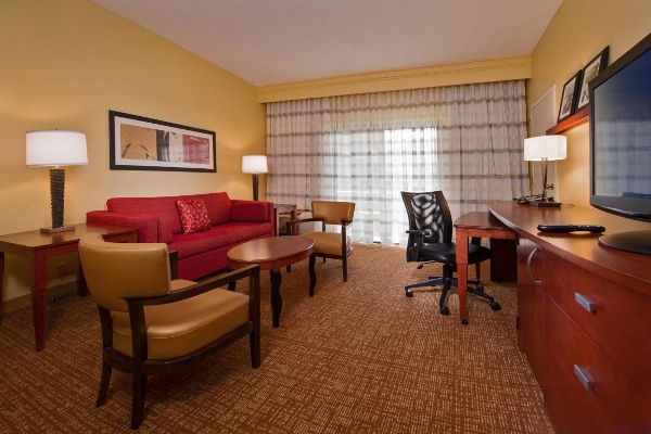 Courtyard by Marriott Richmond West image 7