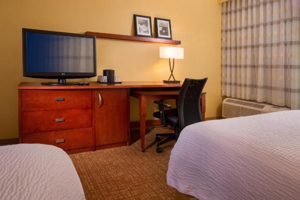 Courtyard by Marriott Richmond West image 8